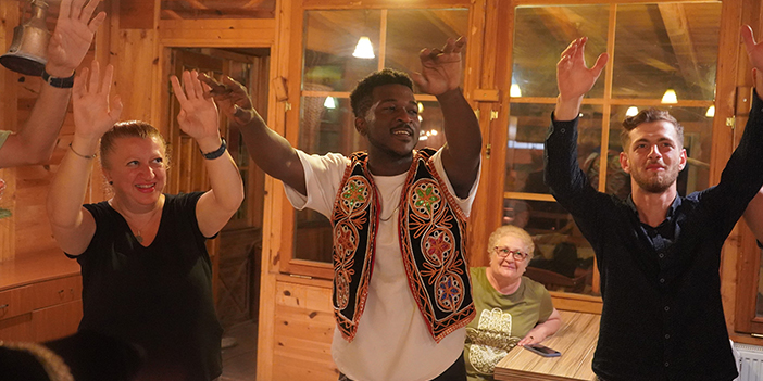 Rize’nin Ganalı Laz uşağı sosyal medya fenomeni oldu