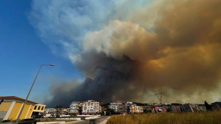 canakkalede-orman-yangini-suruyor-tahliye-edilen-yerlesim-yeri-sayisi-9-oldu.jpg
