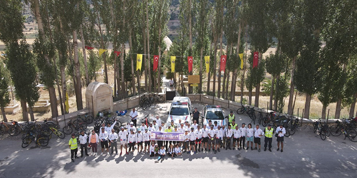 Bisiklet tutkunlarından Bayburt'ta farkındalık projesi! Kilometrelerce yol kat ettiler 
