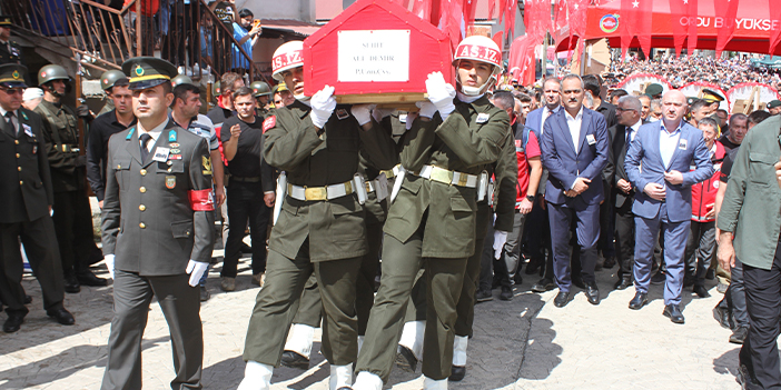 Doğum gününe 3 gün kala şehit olan asker son yolculuğuna uğurlandı