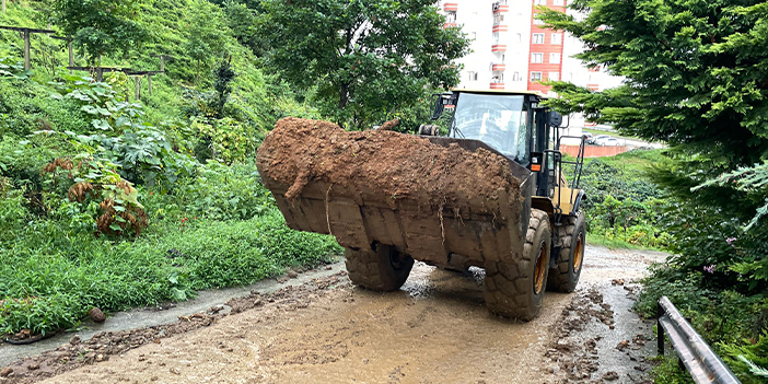 Rize'de heyelan! 8 ev boşaltıldı