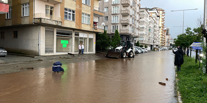 Rize'de heyelan! 8 ev boşaltıldı