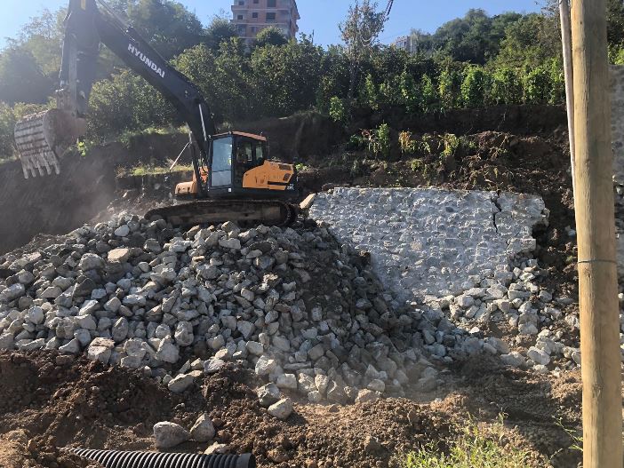 trabzonda-yeni-yapilan-istinat-duvari-yerle-bir-oldu-003.jpeg