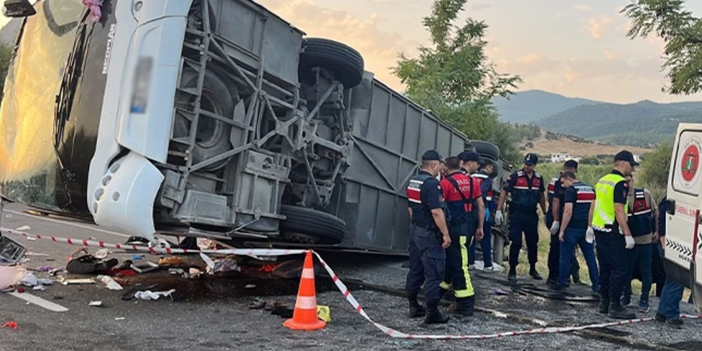  Denizli'de tır yolcu otobüsüne çarptı! 6 ölü, 43 yaralı