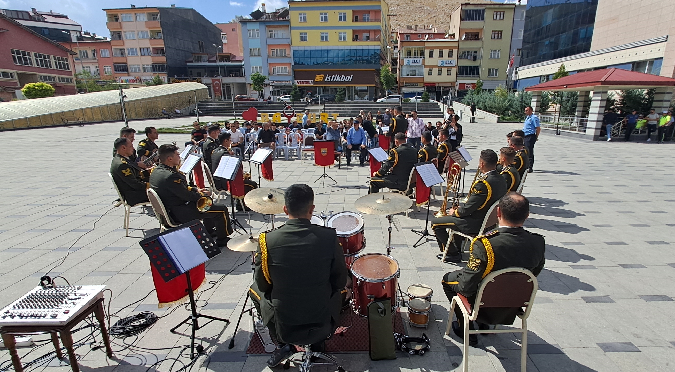 3-ordu-komutanligi-bando-takimindan-bayburtta-konser-001.jpg