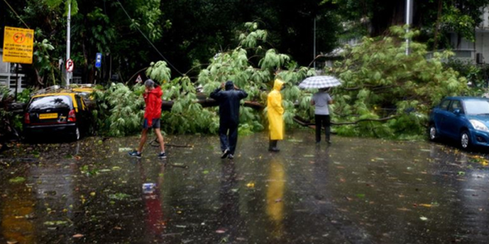 Hindistan'da 2 saatte 61 bin yıldırım düştü! Ölü ve yaralılar var
