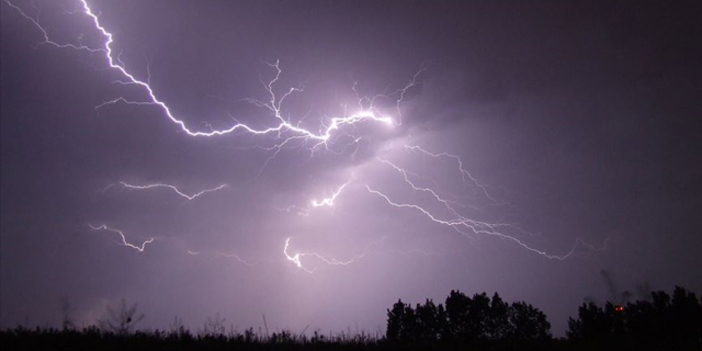 Hindistan'da 2 saatte 61 bin yıldırım düştü! Ölü ve yaralılar var