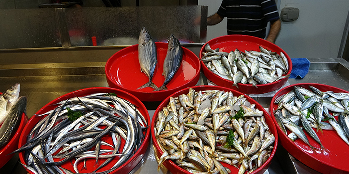Trabzon'da hamsi tezgahlarda yerini aldı