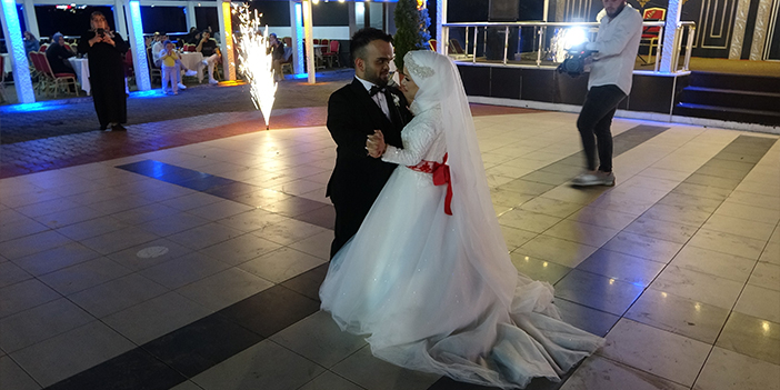 Boyları küçük ama aşkları büyük! Trabzon'da dünya evine girdiler