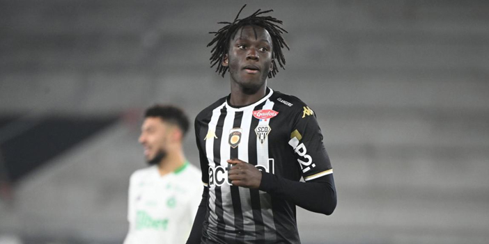 mendy-geliyor-1.jpg