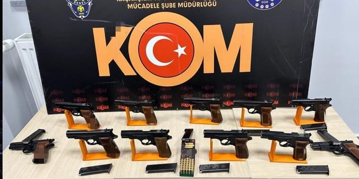 Trabzon'da polis ekiplerinden operasyon! Çok sayıda ruhsatsız tabanca ele geçirildi 