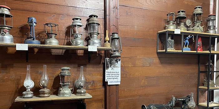 Artvinli iş insanının 52 yılda biriktirdiği eski eşyalar tarihi konakta sergileniyor