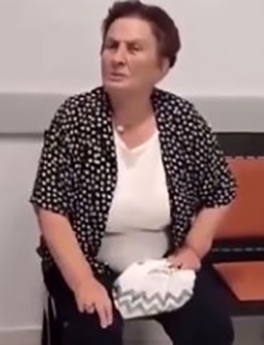 Trabzon'da hastanede sıra bekleyen çarşaflı iki kadına hakaret etmişti! Of halkı tepki gösterdi 