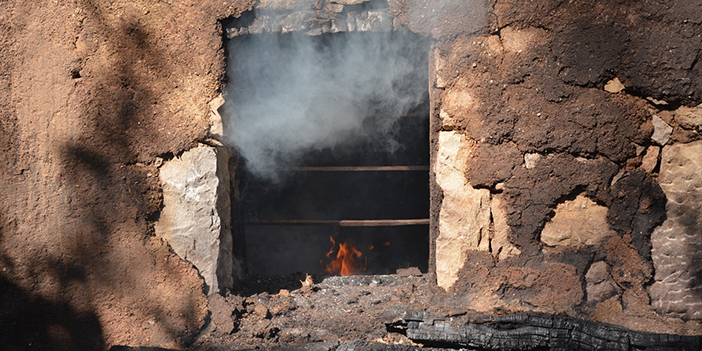 Giresun'da ahşap ev alevlere teslim oldu