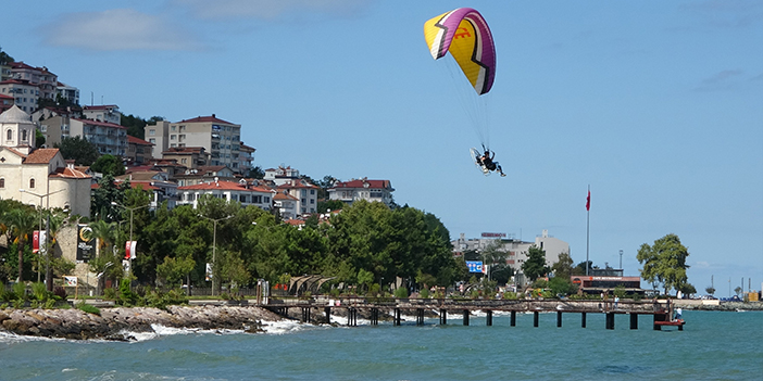 Ordu semaları yamaç paraşütleri ile renklendi