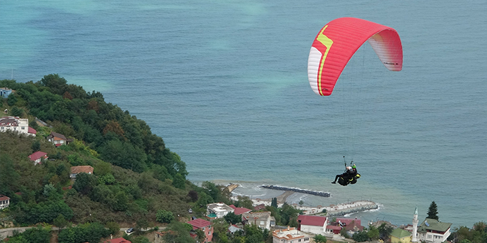 Ordu semaları yamaç paraşütleri ile renklendi