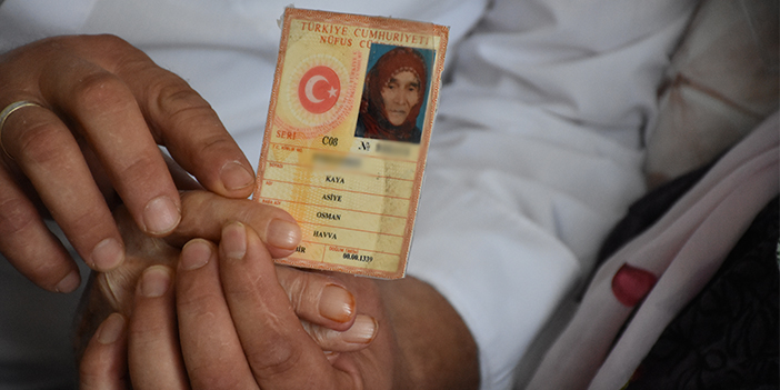 Trabzon'daki 103 yaşındaki Asiye Nine, torununun torununu gördü