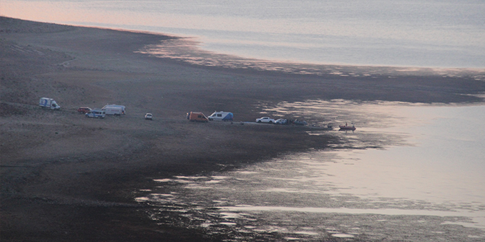 İzmir'de yangına müdahale helikopteri baraja düştü! 1 kişi kurtarıldı 3 kişi aranıyor