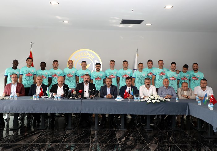 caykur-rizesporda-yeni-transferler-tanitildi.jpg