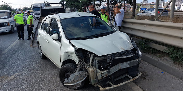 Önündeki araca çarpan otomobil devrildi! 1 yaralı