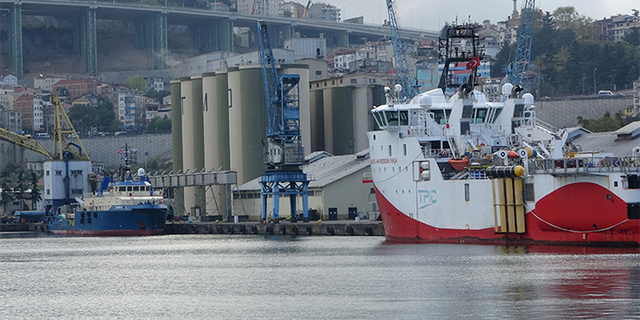 barbaros-hayrettin-pasa-sismik-arastirma-gemisi-trabzonda.jpg