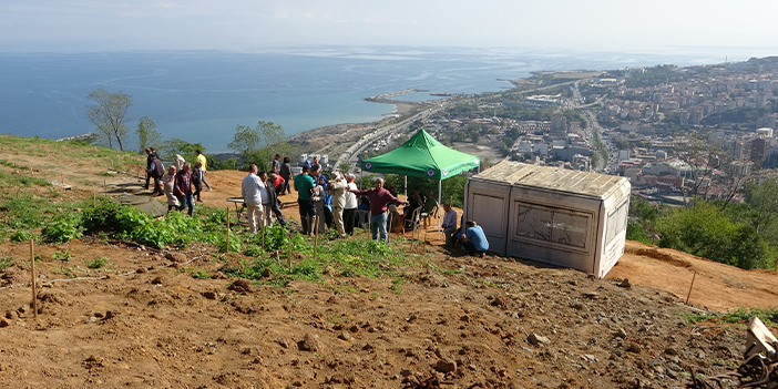 Trabzon'da manzaralı mezar kuyruğunda kriz! 1 kişi hastaneye kaldırıldı 