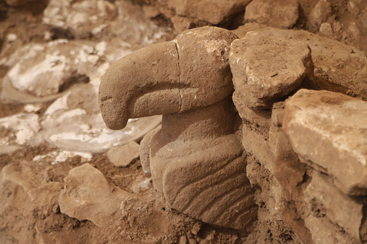 gobeklitepe-ve-karahantepede-yeni-heykeller-bulundu.jpg
