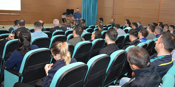 Trabzon'da polislere turizm eğitimi