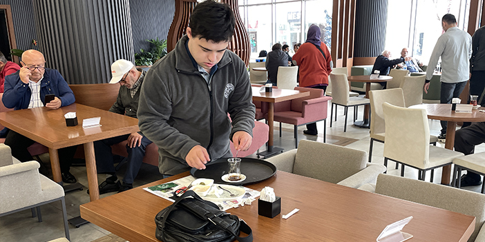 Rize'de down sendromlu çocuklar çalışarak sosyalleşiyor