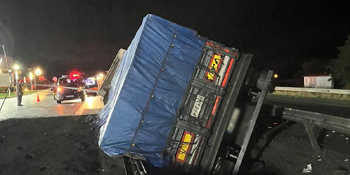 Samsun'da tır devrildi! 1 kişi yaralandı 