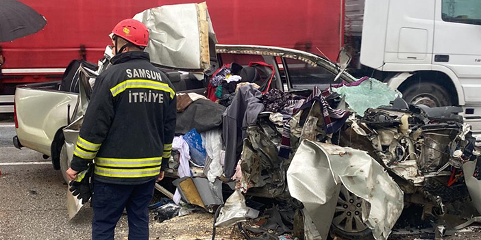 Samsun'da pikapla tır birbirine girdi! 1 kişi hayatını kaybetti 