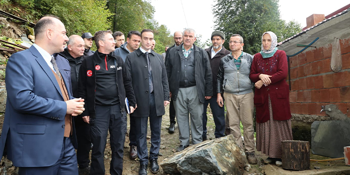 Giresun'da duvarına kaya düşen ev zarar gördü