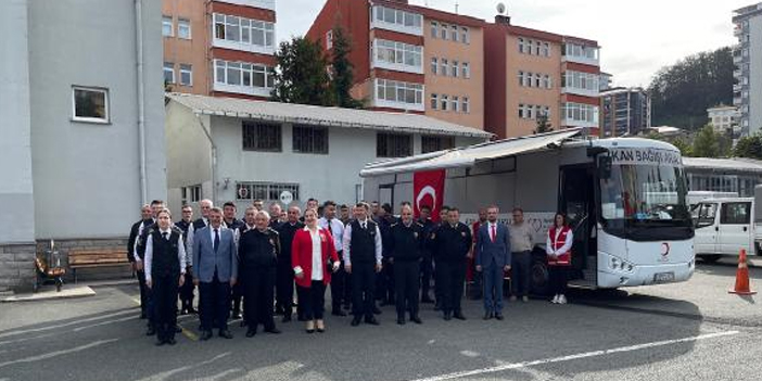 Rize'de jandarmadan Kızılay'a '100'üncü yıl' kan bağışı  