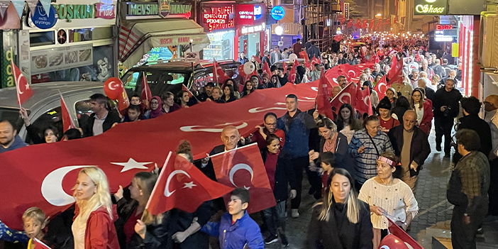 Artvin ve Giresun'da Cumhuriyet'in 100. yılında fener alayı!
