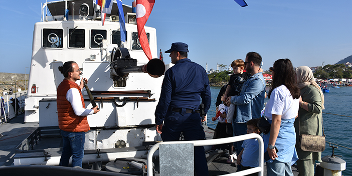Trabzon'da TCSG-95 Sahil Güvenlik Botu ziyarete açıldı