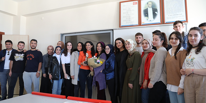 Trabzon Üniversitesi öğrencilerinden Prof. Dr. Nazan Bekiroğlu'na ziyaret