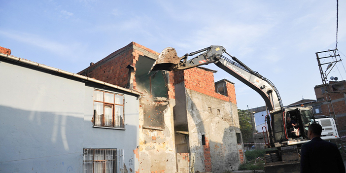 Samsun’da metruk binalar yıkılıyor
