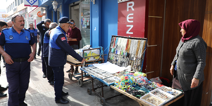 Samsun'da zabıtadan kaldırım işgaline yönelik denetim!