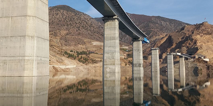 Türkiye’nin en büyük barajının gövdesinde balık tuttular 