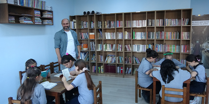 Trabzon'da çizdiği resimleri sattı! Ablası ve eniştesi anısına kütüphane oluşturdu