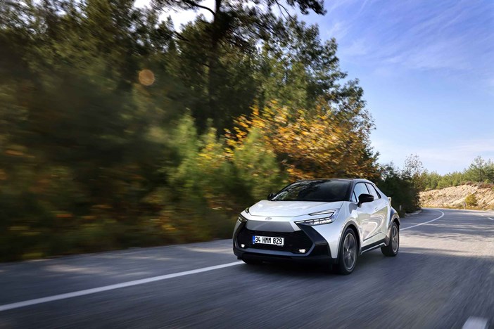 yeni-nesil-toyota-c-hr-hybrid-satista-003.jpg