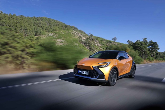 yeni-nesil-toyota-c-hr-hybrid-satista-006.jpg