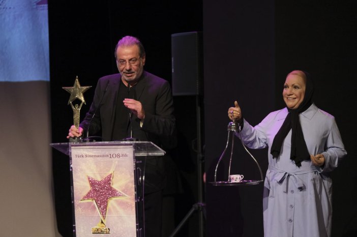 turk-sinemasina-katkida-bulunanlar-odullendirildi2.jpg