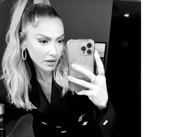 Hadise meşhur yüzükle fotoğraf paylaştı