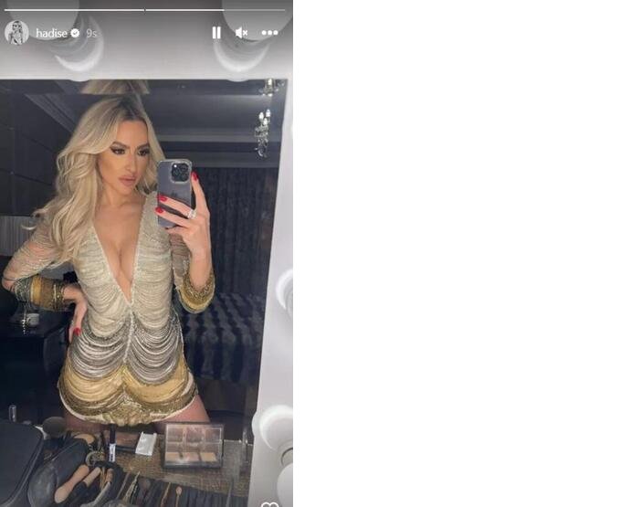 Hadise'den iddialı ayna pozu!
