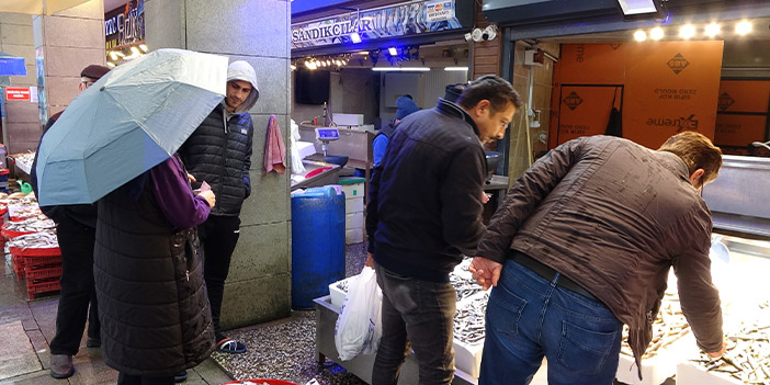 Trabzon'a fırtına geldi! Hamsi fiyatları da uçtu 