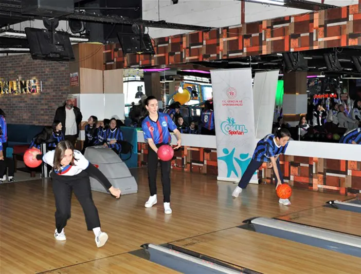 trabzonda-okullarda-bowling-heyecani-nefes-kesti-1.webp