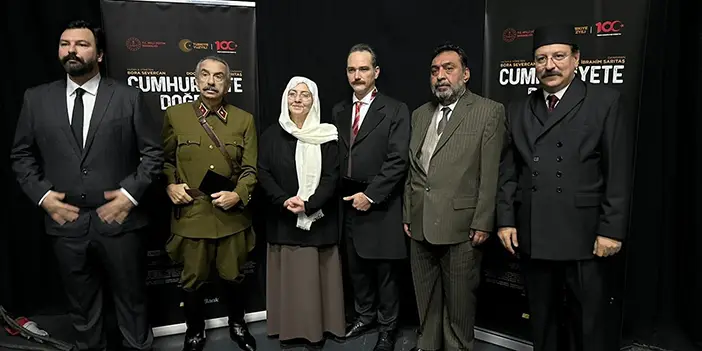 Samsun'da "Cumhuriyete Doğru" tiyatro oyunu sahnelendi