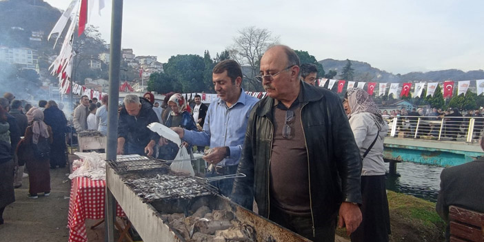 orduda-duzenlenen-hamsi-festivalinde-10-ton-hamsi-dagitildi2.jpg