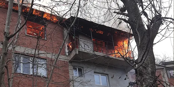 Ordu'da 3 katlı binadan alevler yükseldi! Kısa sürede büyük zarar oluştu 